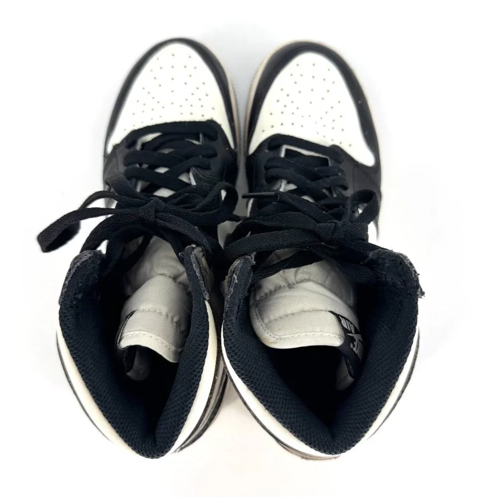 Nike Air Jordan‎ 1 Retro High OG Dark Mocha Size 6.5 Youth / 8 Women's